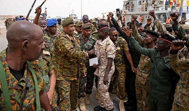 السودان: البرهان يصدر مرسوما دستوريا بحل قوات 