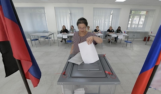 فوز حزب بوتين بانتخابات محلية في المناطق الأوكرانية الانفصالية