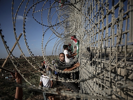 الاحتلال يعتقل 3 شبان على حدود غزة