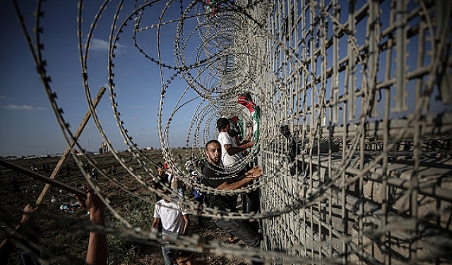 الاحتلال يعتقل 3 شبان على حدود غزة