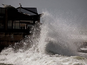 الأمواج العالية تغمر الشوارع والمنازل في كيب تاون