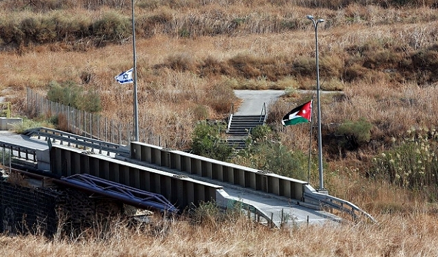 الموساد يشارك في تحقيقات بتهريب أسلحة عبر الحدود الأردنية