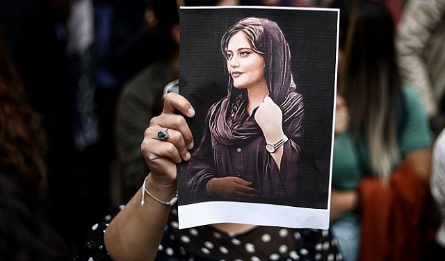 البرلمان الإيراني يتبنى قانونا يشدد العقوبة على النساء اللواتي 