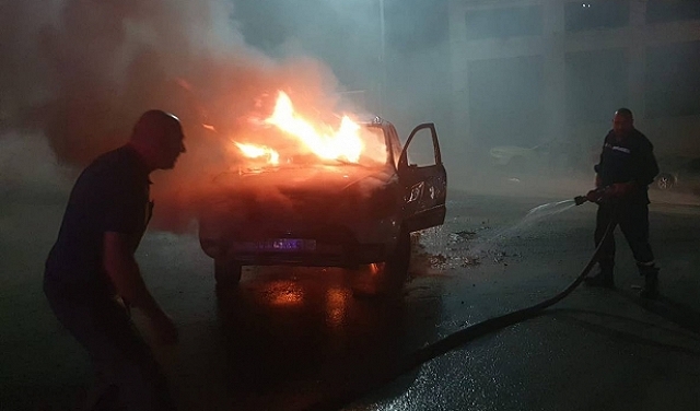 الخليل: إصابة عضو مجلس البلدية عبد الكريم فراح بإطلاق نار وإحراق مركبته