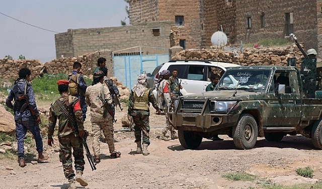 مقتل 8 ثمانية جنود يمنيين بهجومين نسبا إلى القاعدة