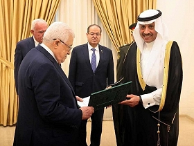 السفير السعودي يلتقي عباس: 