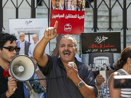 تونس: الإفراج عن 3 سياسيين بينهم وزير سابق بعد اعتقال دام 6 شهور