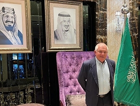 قبيل زيارة كاتس للسعودية: لقاء سري بين مسؤول إسرائيلي وسياسي سعودي