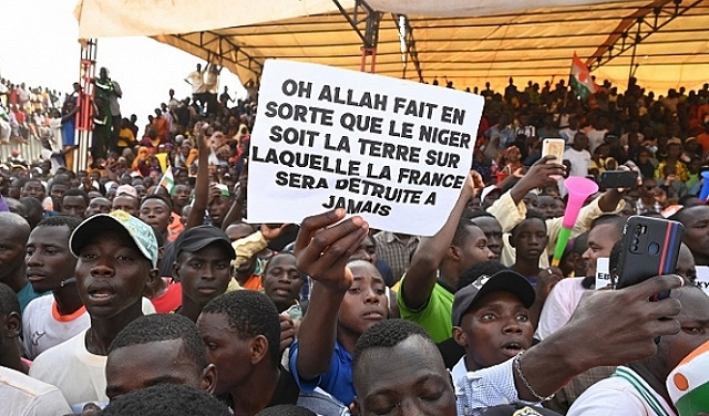 سفير فرنسا لدى النيجر غادر نيامي