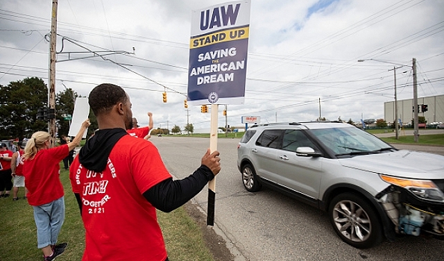آلاف العمال يلتحقون بإضراب نقابة عمّال السيارات الأميركية 
