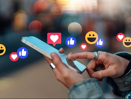 التلاعب السلوكيّ الإدمانيّ: كيف سيطرت وسائل التواصل الاجتماعيّ على المستخدمين؟