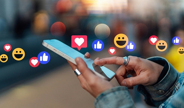 التلاعب السلوكيّ الإدمانيّ: كيف سيطرت وسائل التواصل الاجتماعيّ على المستخدمين؟
