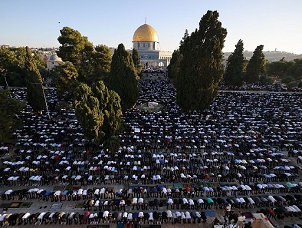 التجمّع يدين اقتحامات المسجد الأقصى ويدعو لشدّ الرحال إلى القدس