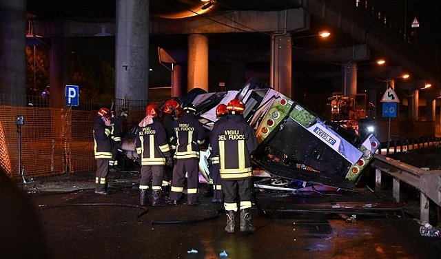 إيطاليا: عشرون قتيلا على الأقلّ في سقوط حافلة من على جسر في البندقيّة
