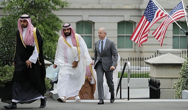 كبار مسؤولي إدارة بايدن زاروا السعودية سرا لتسريع مفاوضات التطبيع