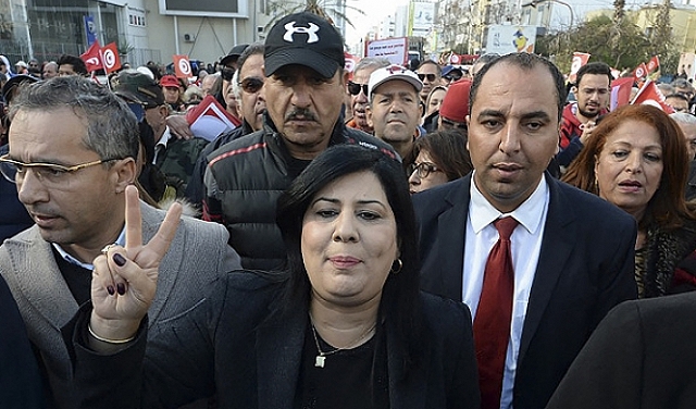 تونس: اعتقال المعارضة عبير موسي أمام مدخل القصر الرئاسي 