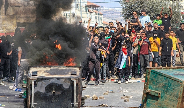 الاحتلال يقمع مسيرات مساندة لغزة: مواجهات واشتباكات بالضفة والقدس