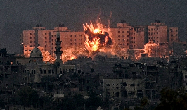 العدوان على غزة: الاحتلال يستعد لهجوم بري واسع.. قصف إسرائيلي على مطار حلب