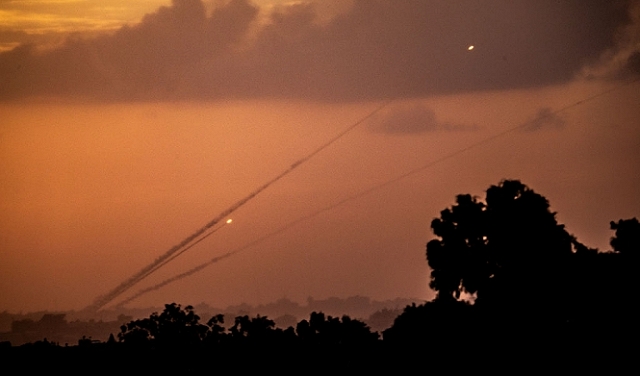  غارات مكثفة تستهدف المدنيين بغزة.. قصف إسرائيلي في لبنان