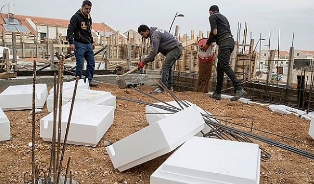 العمال العرب.. ضحايا الكراهية والعداء على خلفية الحرب على غزة 