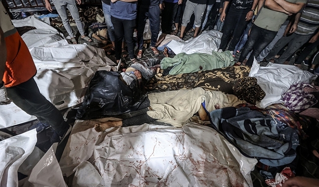 غزّة: الأشلاء والدماء ما تزال متناثرة في ساحة المعمداني
