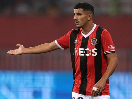 إيقاف مدافع نيس الدولي الجزائري يوسف عطال سبع مباريات بسبب منشور بشأن الحرب على غزة