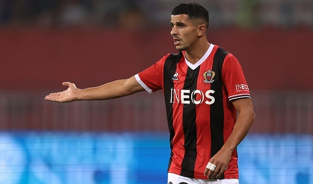 إيقاف مدافع نيس الدولي الجزائري يوسف عطال سبع مباريات بسبب منشور بشأن الحرب على غزة