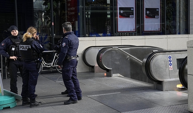 فرنسا: الشرطة تطلق النار على امرأة محجبة 