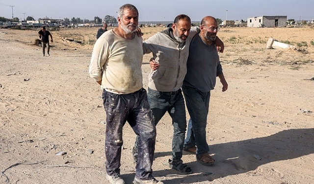 الاحتلال تكتم عن استشهاد عاملين غزيين خلال اعتقالهما التعسفي