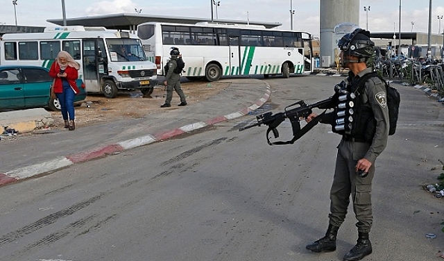  الاحتلال يطلق الرصاص على فتاة فلسطينية عند حاجز قلنديا ويطارد شابا قرب سلواد