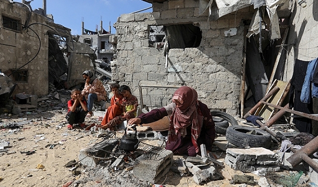غزة: الأونروا تدعو لوقف إطلاق النار والصحة العالمية تحذر من تفشي الأمراض