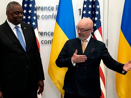 وزير الدفاع الأميركي يصل أوكرانيا في زيارة غير معلنة