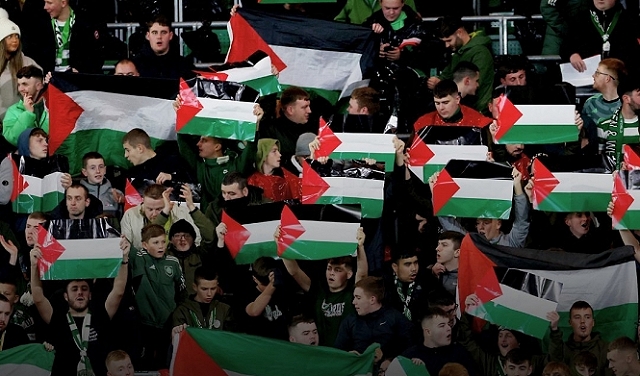 يويفا يغرّم سلتيك بسبب رفع أعلام فلسطينية في المدرجات