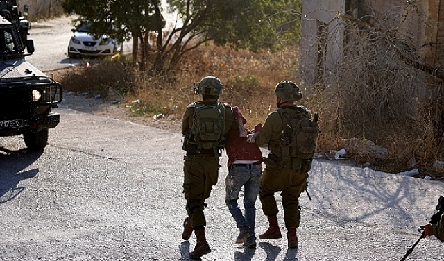  الاحتلال يعتقل عشرات الفلسطينيين من الضفة 