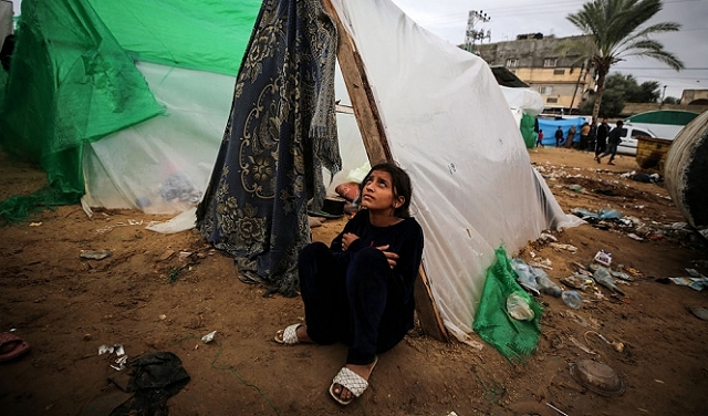 خيام غارقة: معاناة النازحين من شماليّ غزّة تتفاقم بدون المساعدات