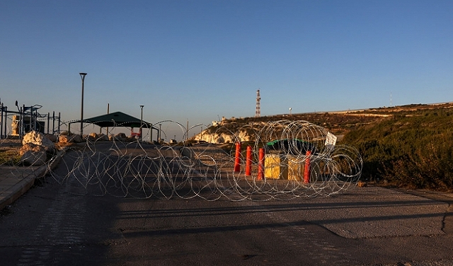 الاحتلال يقصف جنوبي لبنان وحزب الله يستهدف مواقع عسكرية إسرائيلية