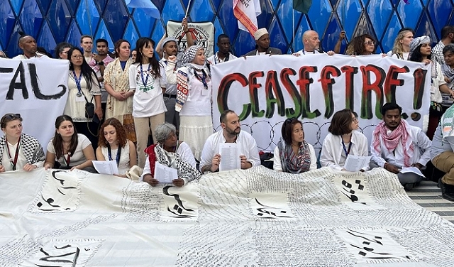 العشرات في مسيرة داعمة للفلسطينيّين على هامش قمّة المناخ في دبي