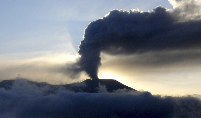 إندونيسيا تنهي بحثا عن ضحايا ثوران بركان بجبل مارابي راح ضحيته 23 متسلقا