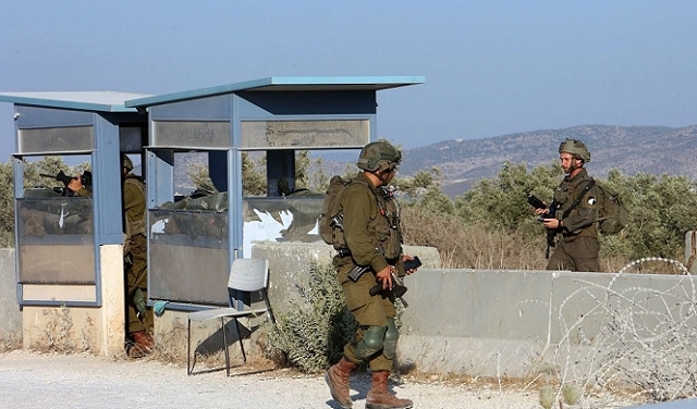 إصابة جندي إسرائيلي في عملية إطلاق نار عند حاجز 