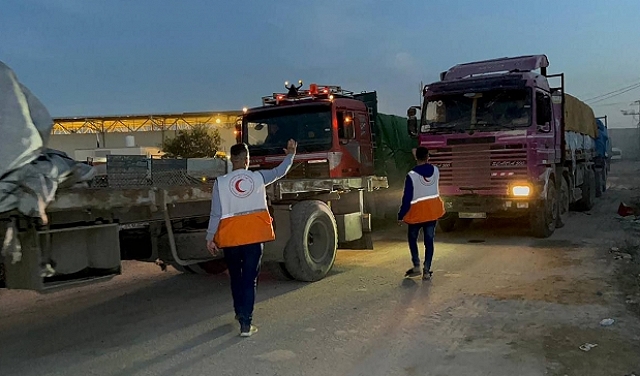 100 شاحنة محملة بالمساعدات دخلت إلى غزة عبر معبر رفح السبت