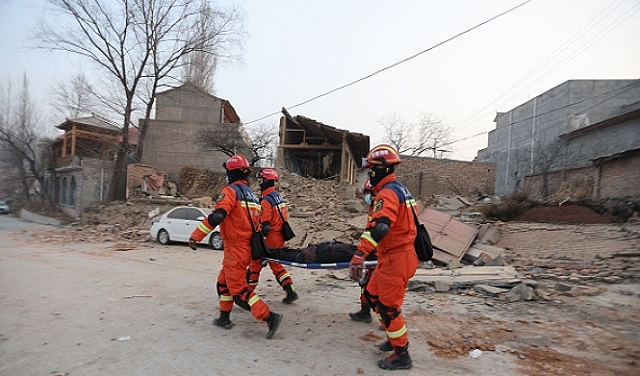 مئات القتلى والجرحى في زلزال ضرب الصين