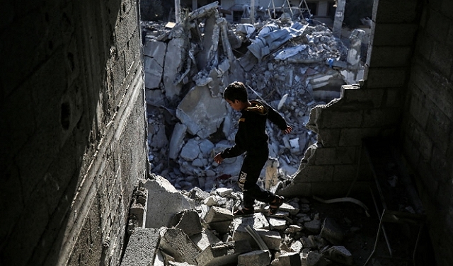 الاحتلال يرتكب مجزرة بمخيم المغازي وسط غزة: 70 شهيدا إثر غارات استهدفت عدة منازل