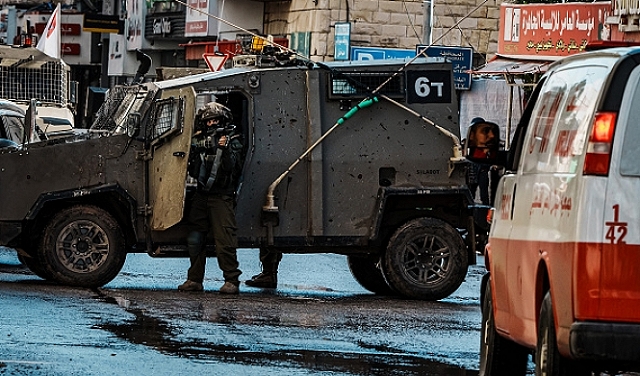 حصار طولكرم ومخيمها لليوم الثاني: مواجهات واعتقالات واشتباكات بالضفة 