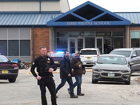 وفاة طالب أصيب بهجوم مسلح استهدف مدرسة في "آيوا" الأميركية