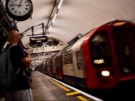 بسبب الإضراب: توقّعات بحدوث "اضطرابات حادّة" في حركة مترو لندن