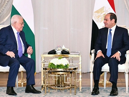 عباس في القاهرة لبحث "الوقف الفوري" للحرب على غزة