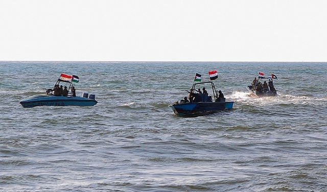 الحوثيون يعلنون استهداف سفينة أميركية في خليج عدن