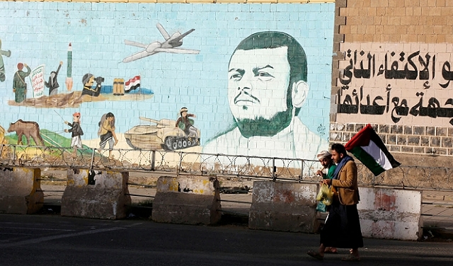 الحوثيون: استهدفنا سفينة بـ