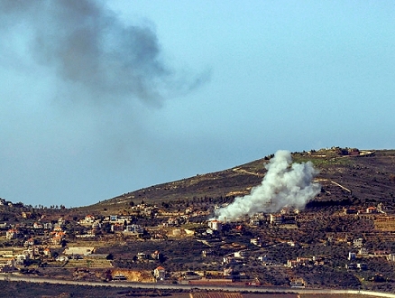 شهيدان بغارات إسرائيلية جنوبي لبنان وحزب الله يقصف مواقع للاحتلال