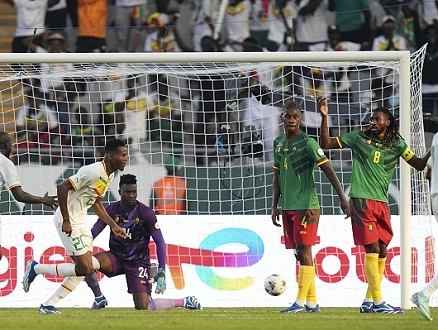 مدرب الكاميرون يستبعد أونانا من مباراة حاسمة بكأس إفريقيا